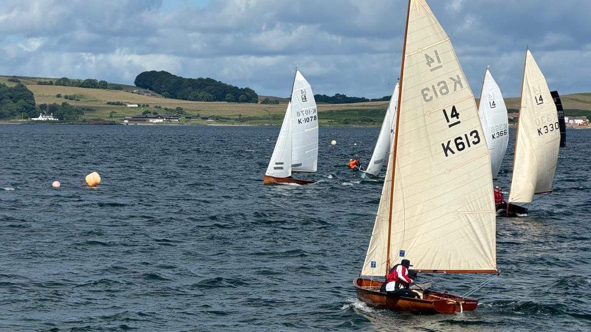 Start of the Classic & Vintage POW Cup Race