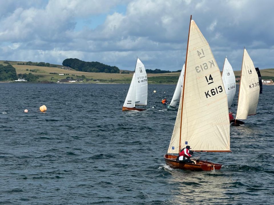 Start of the Classic & Vintage POW Cup Race